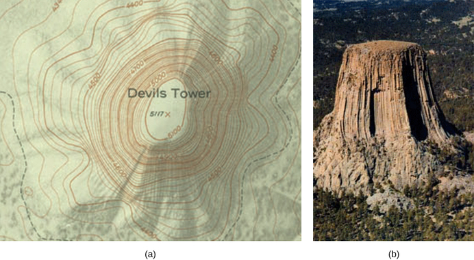 A parte a mostra a foto da vista superior das linhas topográficas da Devil's Tower em Wyoming e a parte b mostra a vista lateral da torre.