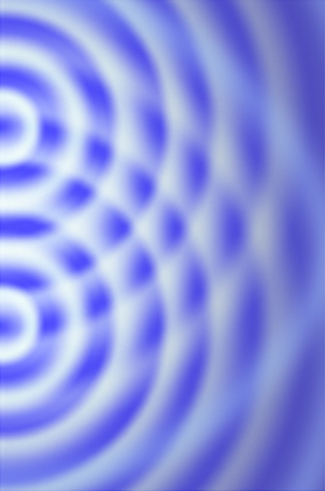 Uma fotografia de um padrão de interferência é mostrada. Ondas visíveis como círculos brancos na superfície azul emanam de dois centros e se cruzam em vários pontos.