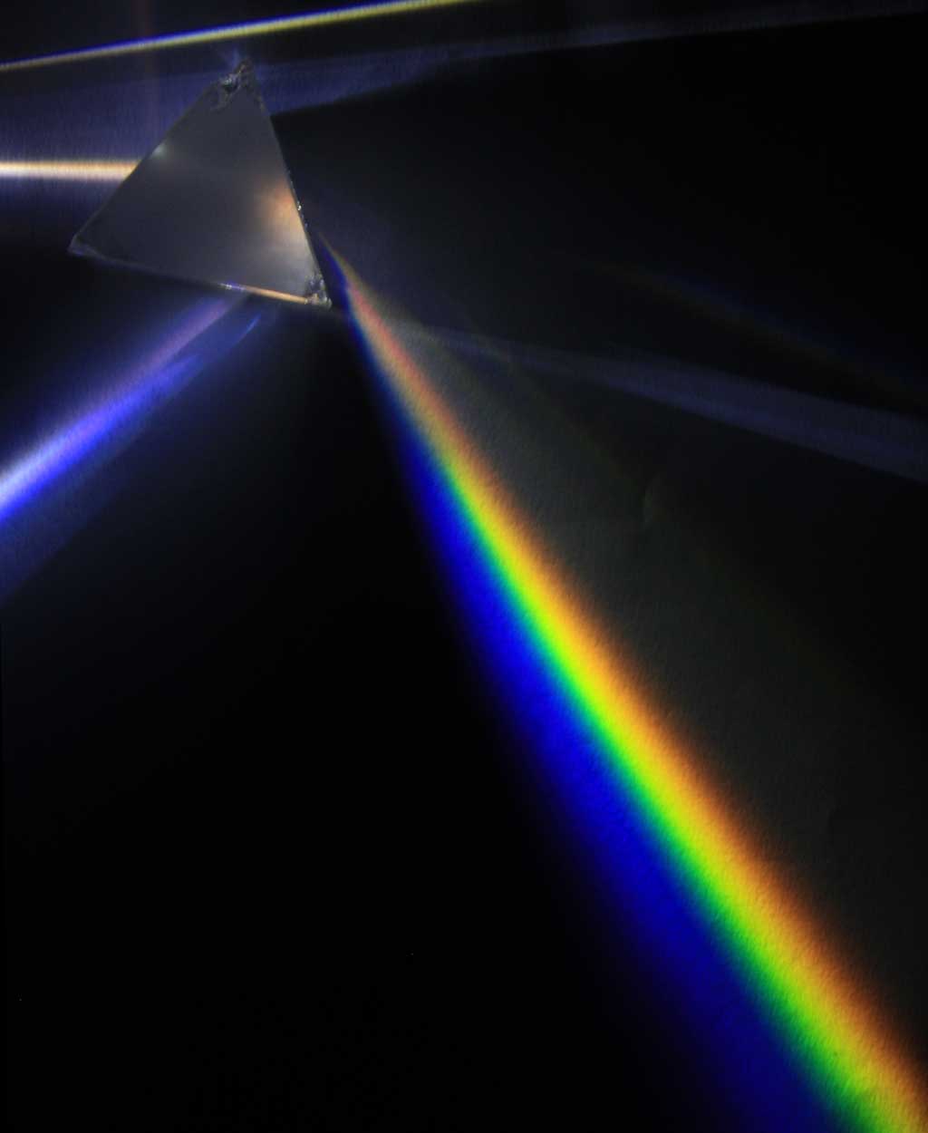 Light dispersion of a mercury-vapor lamp with a prism made of flint glass.