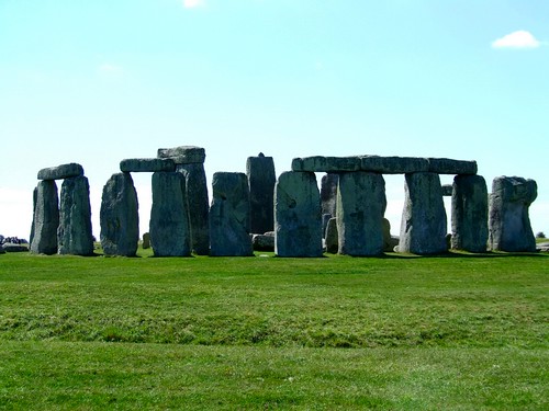 Stonehenge. "25AUG06 - Stonehenge 02" by AegirPhotography is licensed under CC BY-NC 2.0; 