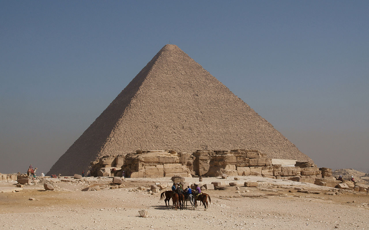 The Great Pyramid at Giza. kallerna/CC BY-SA (https:/creativecommons.org/licenses/by-sa/3.0); 