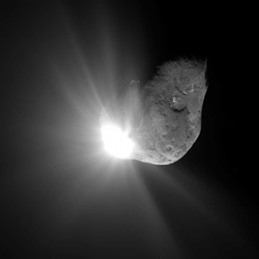 Image of Collision of Comet Tempel-1’s nucleus and the Deep Impact probe.