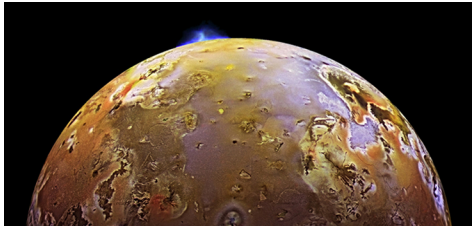 Uma foto de uma erupção em Io.
