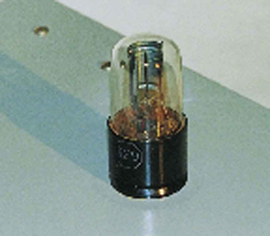 Uma imagem de um tubo de vácuo é mostrada.