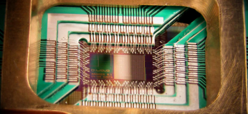 Uma fotografia de um processador de qubit de onda D